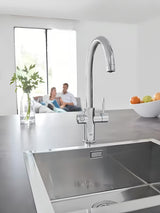 Kromirana armatura za pomivalno korito Grohe Blue Home Duo s filtrom, hlajenjem in gumbom pro za gazirano in negazirano vodo