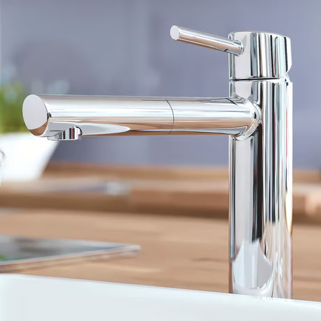 Kromirana armatura za pomivalno korito Grohe Concetto New s srednje visokim vrtljivim izlivom in izvlečno prho