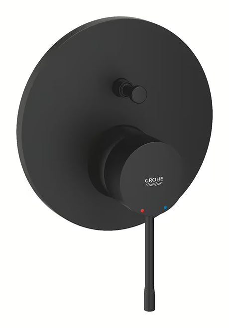 Podometna pršna in armatura za kad Grohe Essence v izvedbi phantom black z ročnim upravljanjem.