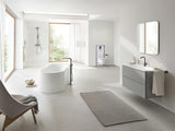 Enoročna stoječa armatura za umivalnik Grohe Essence z odtokom v izvedbi hard graphite.