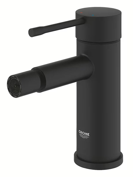 Bidejska enoročna armatura Grohe Essence v barvi phantom black s krogličnim perlatorjem