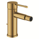 Bidejska enoročna armatura Grohe Essence z odtokom v izvedbi brushed cool sunrise.