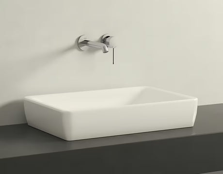 Kromirana podometna armatura za umivalnik Grohe Essence New pro za stensko montažo z ročico in rozeto.