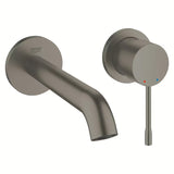 Podometna armatura za umivalnik Grohe Essence New v izvedbi brushed hard graphite pro za stensko montažo.