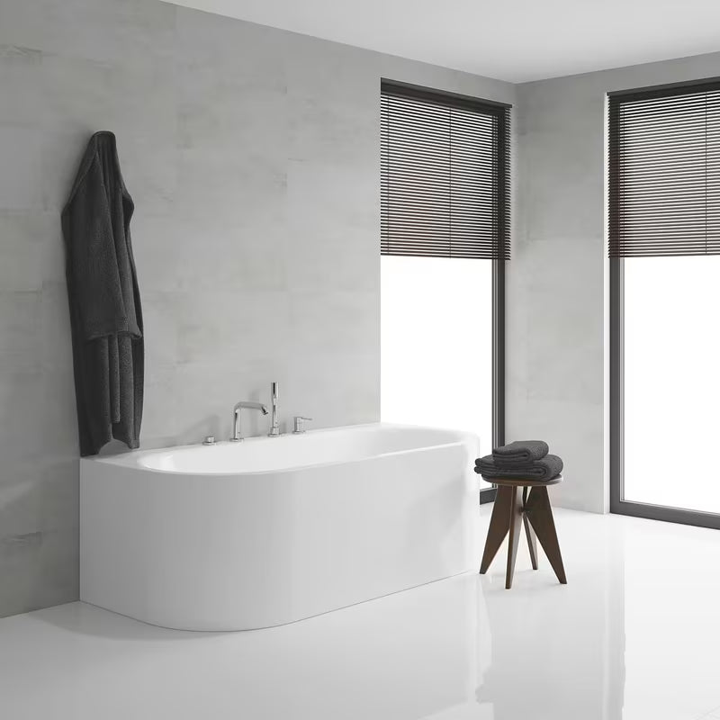 Kromirana štiriizvrtinska armatura za kad Grohe Essence New s prho in ročnim upravljanjem