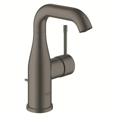 Umivalniška enoročna armatura Grohe Essence New z odtokom v izvedbi brushed hard graphite.