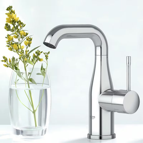 Kromirana armatura za umivalnik Grohe Essence New s srednje visokim izlivom in vrtljivim izlivom