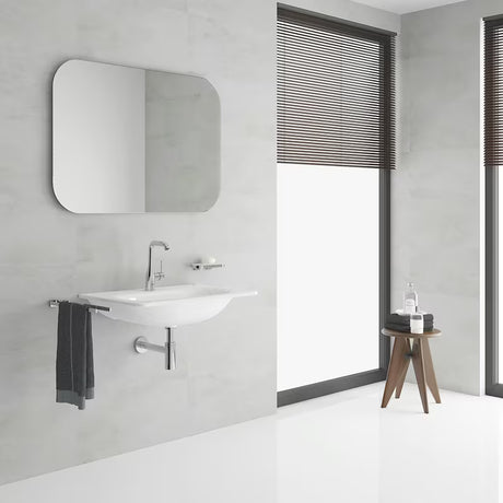 Visoka armatura za Umivalnik Grohe Essence New v krom izvedbi z vrtljivim izlivom in ročnim upravljanjem.