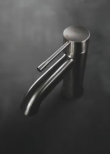 Grohe Essence New enoročna armatura za umivalnik z visokim izlivom v izvedbi brushed hard graphite