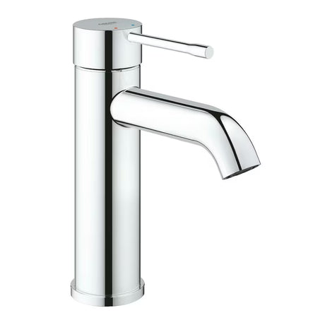 Kromirana enoročna armatura za umivalnik Grohe Essence New z gladkim ohišjem in ukrivljenim izlivom