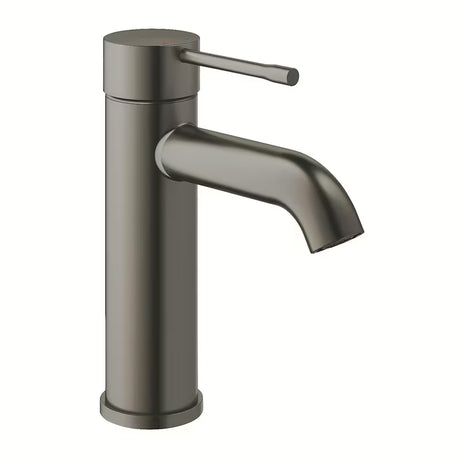 Umivalniška enoročna armatura Grohe Essence New v izvedbi brushed hard graphite z visokim izlivom brez odtoka.