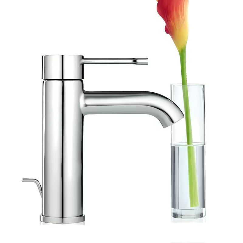 Kromirana enoročna armatura za umivalnik Grohe Essence New z odtočnim kompletom in varčnimi tehnologijami.