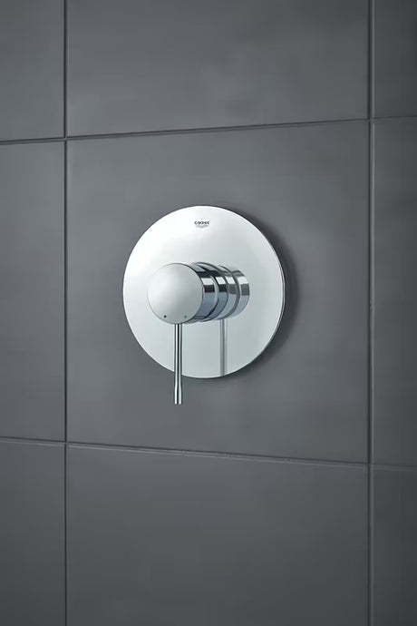 Grohe Essence New podometna enoročna armatura za tuš v krom izvedbi