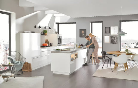 Kuhinjska armatura za pomivalno korito Grohe Essence New z visokim vrtljivim izlivom v izvedbi supersteel.