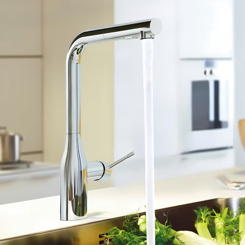 Kromirana armatura za pomivalno korito Grohe Essence New z visokim vrtljivim izlivom in izvlečno prho