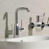 Grohe Essence New visoka armatura za umivalnik v krom izvedbi z vrtljivim izlivom in izlivom