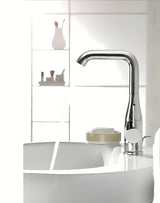 Grohe Essence New visoka armatura za umivalnik v krom izvedbi z vrtljivim izlivom in izlivom