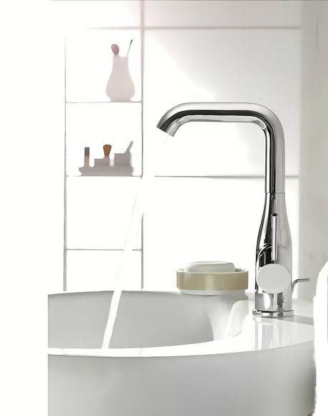 Grohe Essence New visoka armatura za umivalnik v krom izvedbi z vrtljivim izlivom in izlivom