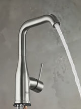 Visoka enoročna armatura za umivalnik Grohe Essence New v izvedbi supersteel z vrtljivim izlivom