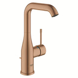 Visoka enoročna armatura za umivalnik Grohe Essence New v površinski obdelavi Brushed Warm Sunset z vrtljivim izlivom.