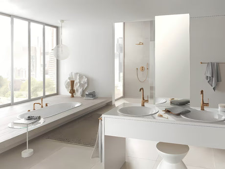 Visoka enoročna armatura za umivalnik Grohe Essence New v površinski obdelavi Brushed Warm Sunset z vrtljivim izlivom.