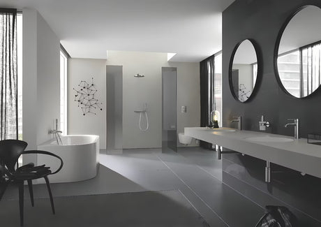 Stenska enoročna armatura za tuš Grohe Essence New v izvedbi supersteel z videzom mat nerjavnega jekla.