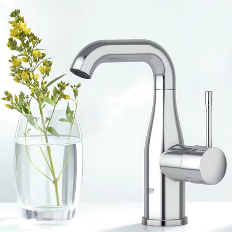 Kromirana armatura za umivalnik Grohe Essence New z odtokom i zakretnim izljevnim vratom