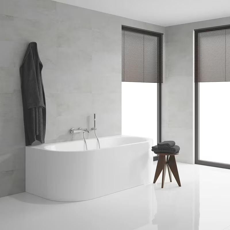 Kromirana stenska armatura za kad Grohe Essence New s tuš setom