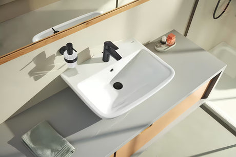 Dozirnik za Milo Grohe Essentials v mat črni izvedbi s stekleno posodico in kovinskim držalom