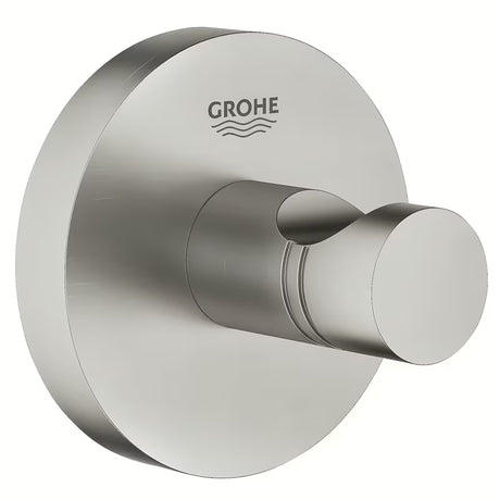 Kavelj za kopalni plašč Grohe Essentials v izvedbi supersteel s skritim pritrjevanjem na okrogli rozeti.