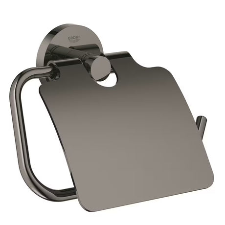 Držalo za toaletni Papir Grohe Essentials s pokrovom v izvedbi hard graphite s skritim pritrjevanjem.
