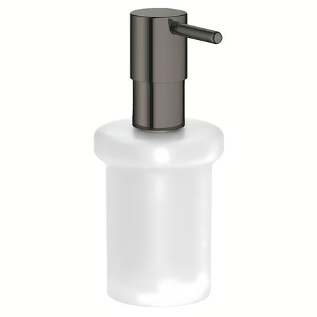 Dozirnik za Milo Grohe Essentials brez držala v izvedbi hard graphite, steklena posodica in kovinski elementi.