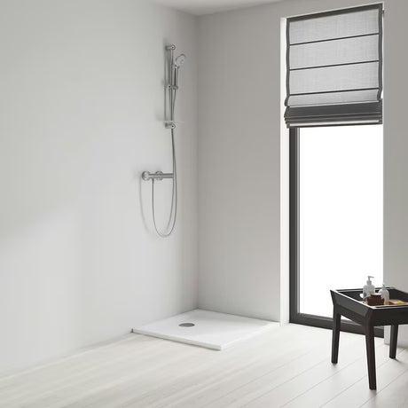 Tuš set Grohe Euphoria 110 Massage v krom izvedbi z letvijo, cevjo in polico EasyReach.