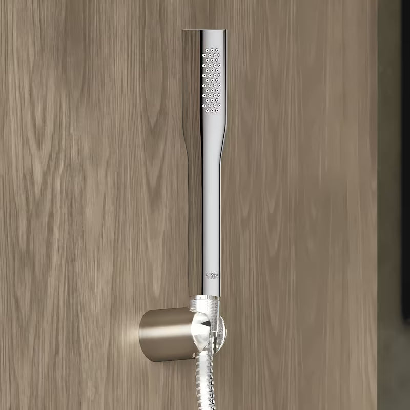 Komplet za Kad Grohe Euphoria Cosmopolitan Stick v krom izvedbi z ročno prho, držalom in cevjo Silverflex