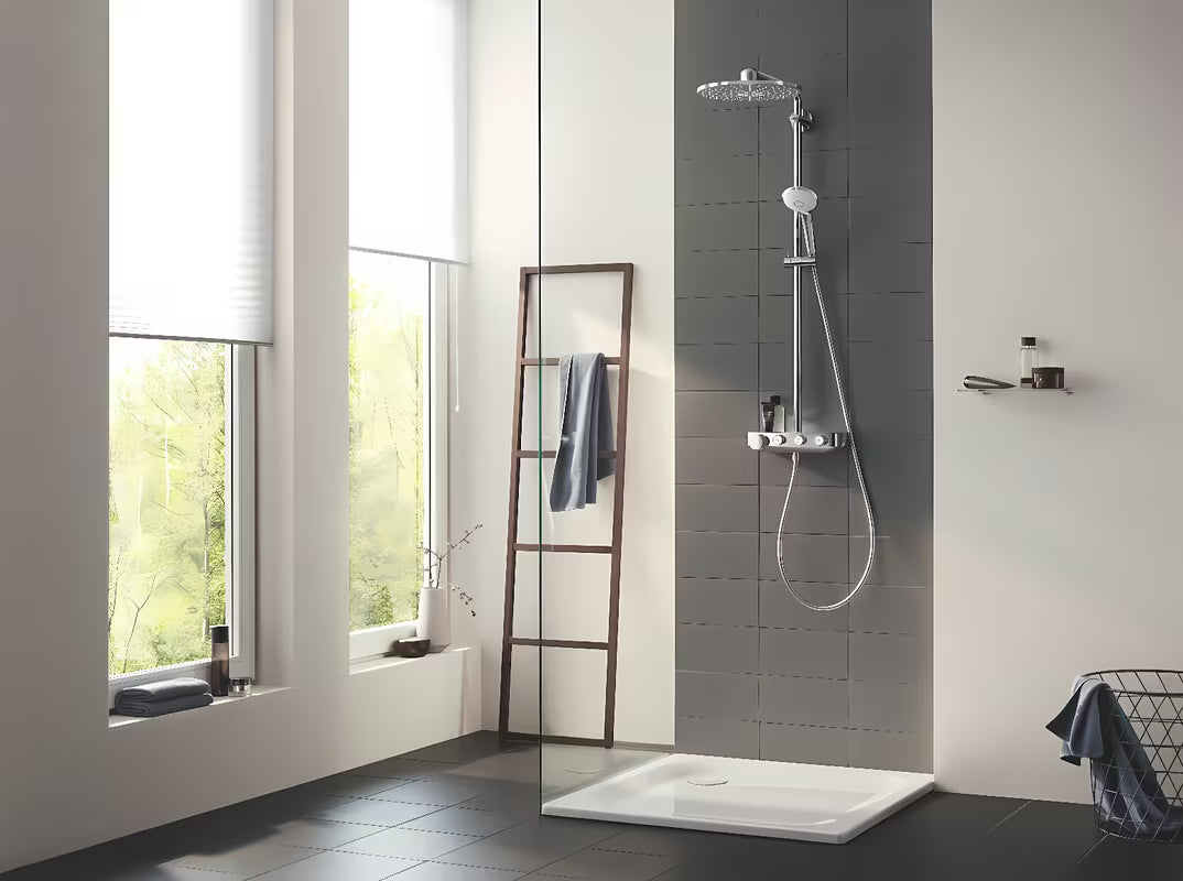 Kromiran tušni sistem Grohe Euphoria smartcontrol s termostatom, nadglavno prho in ročno prho