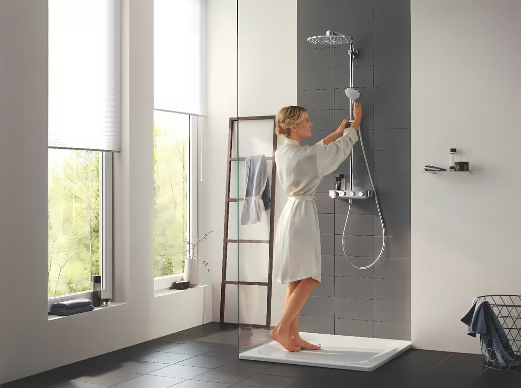 Kromiran tušni sistem Grohe Euphoria smartcontrol s termostatom, nadglavno prho in ročno prho