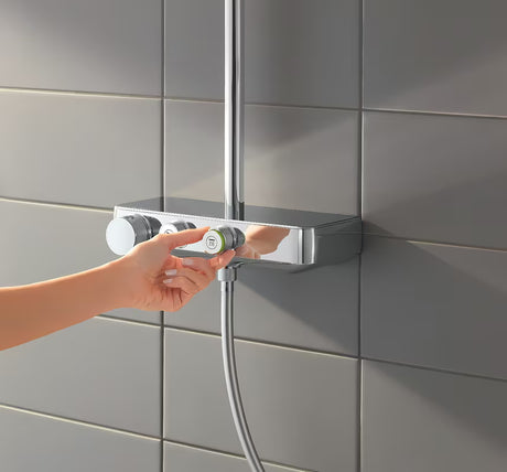 Tušni sistem Grohe Euphoria smartcontrol System v kromu s termostatsko armaturo, z nadglavno in ročno prho