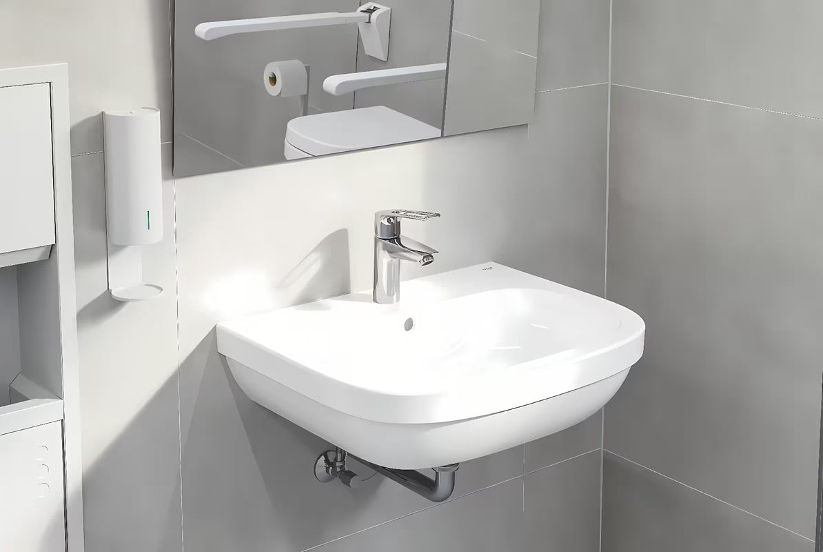 Viseči umivalnik Grohe Euro Ceramic 60 v alpsko beli barvi s prelivom in odprtino za pro armaturo