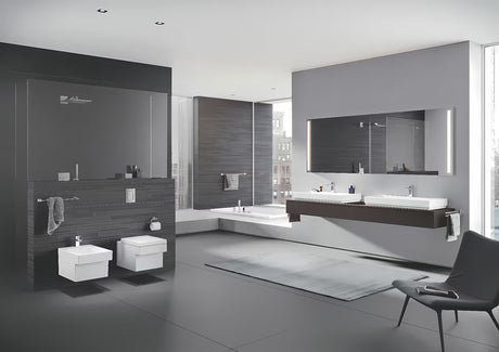 Kromirana enoročna armatura za umivalnik Grohe Eurocube s srednje visokim izlivom in odtočnim kompletom.