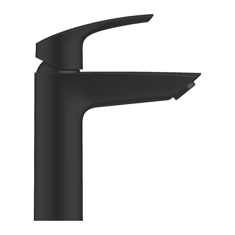 Mat črna enoročna armatura za umivalnik Grohe Eurosmart brez odtoka pro za enoopravilno montažo.