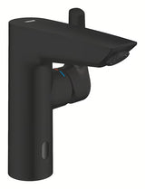 Mat črna armatura za umivalnik Grohe Eurosmart z brezdotičnim senzorjem in ročno ročico
