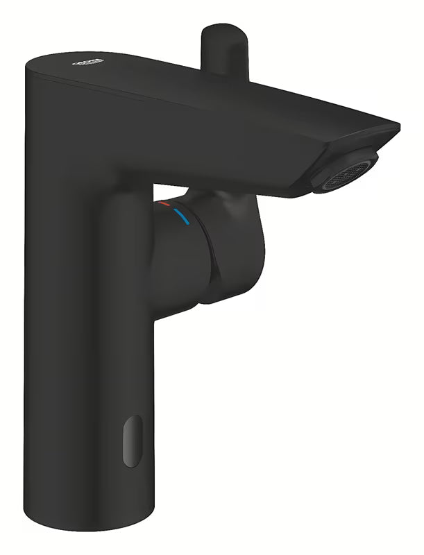 Mat črna armatura za umivalnik Grohe Eurosmart z brezdotičnim senzorjem in ročno ročico