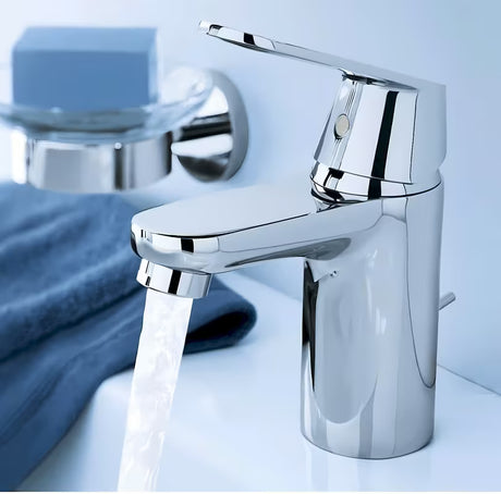 Kromiran armatura za umivalnik Grohe Eurosmart Cosmopolitan z ročnim upravljanjem in varčnim perlatorjem