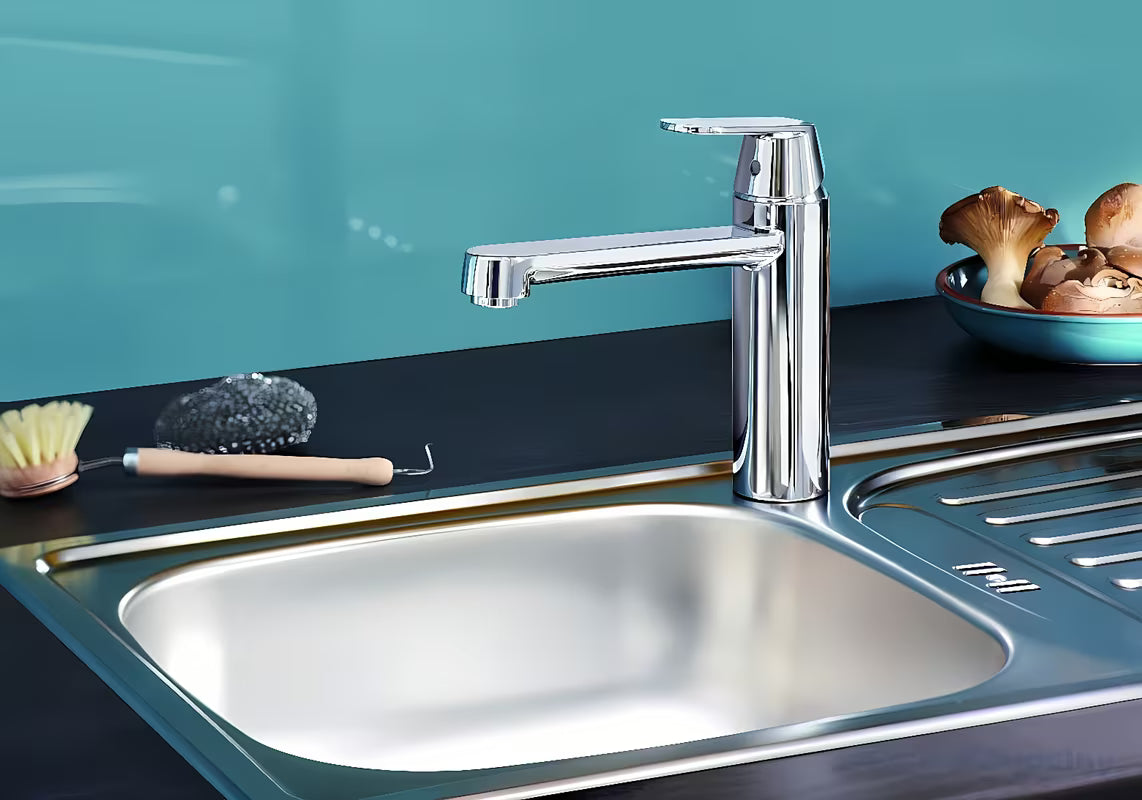 Kromirana armatura za pomivalno korito Grohe Eurosmart Cosmopolitan s srednje visokim vrtljivim izlivom