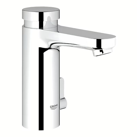 Kromirana samozapiralna armatura za umivalnik Grohe Eurosmart Cosmopolitan T s tehnologijo Grohe EcoJoy.