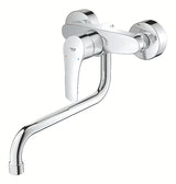 Kromirana stenska armatura za pomivalno korito Grohe Eurosmart New z ročnim upravljanjem in vrtljivim izlivom.
