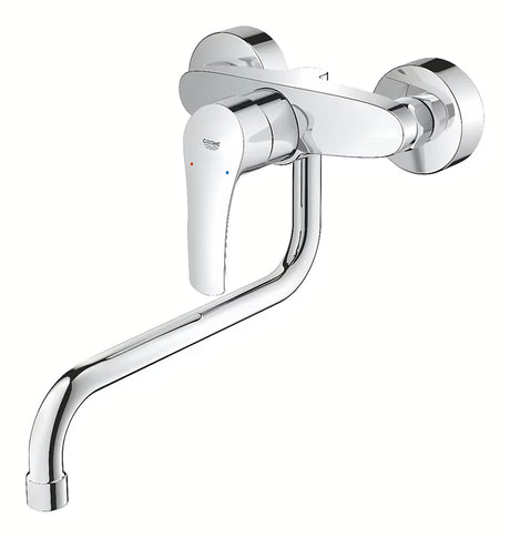 Kromirana stenska armatura za pomivalno korito Grohe Eurosmart New z ročnim upravljanjem in vrtljivim izlivom.