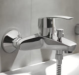 Kromirana enoročna stenska armatura za kad Grohe Eurosmart New s preklopnikom kad tuš
