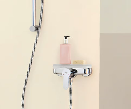 Kromirana stenska enoročna armatura za tuš Grohe Eurostyle Cosmopolitan s tehnologijo Grohe SilkMove