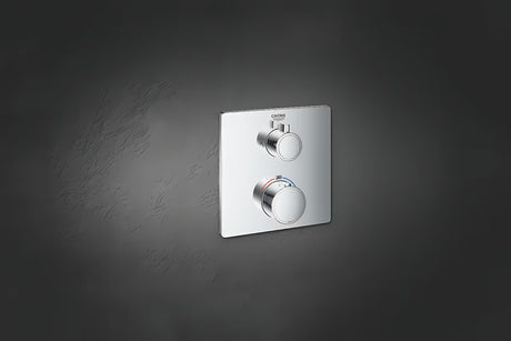 Kromirana podometna termostatska armatura za tuš Grohe Grohtherm pro za upravljanje nadglavne in ročne tuši.